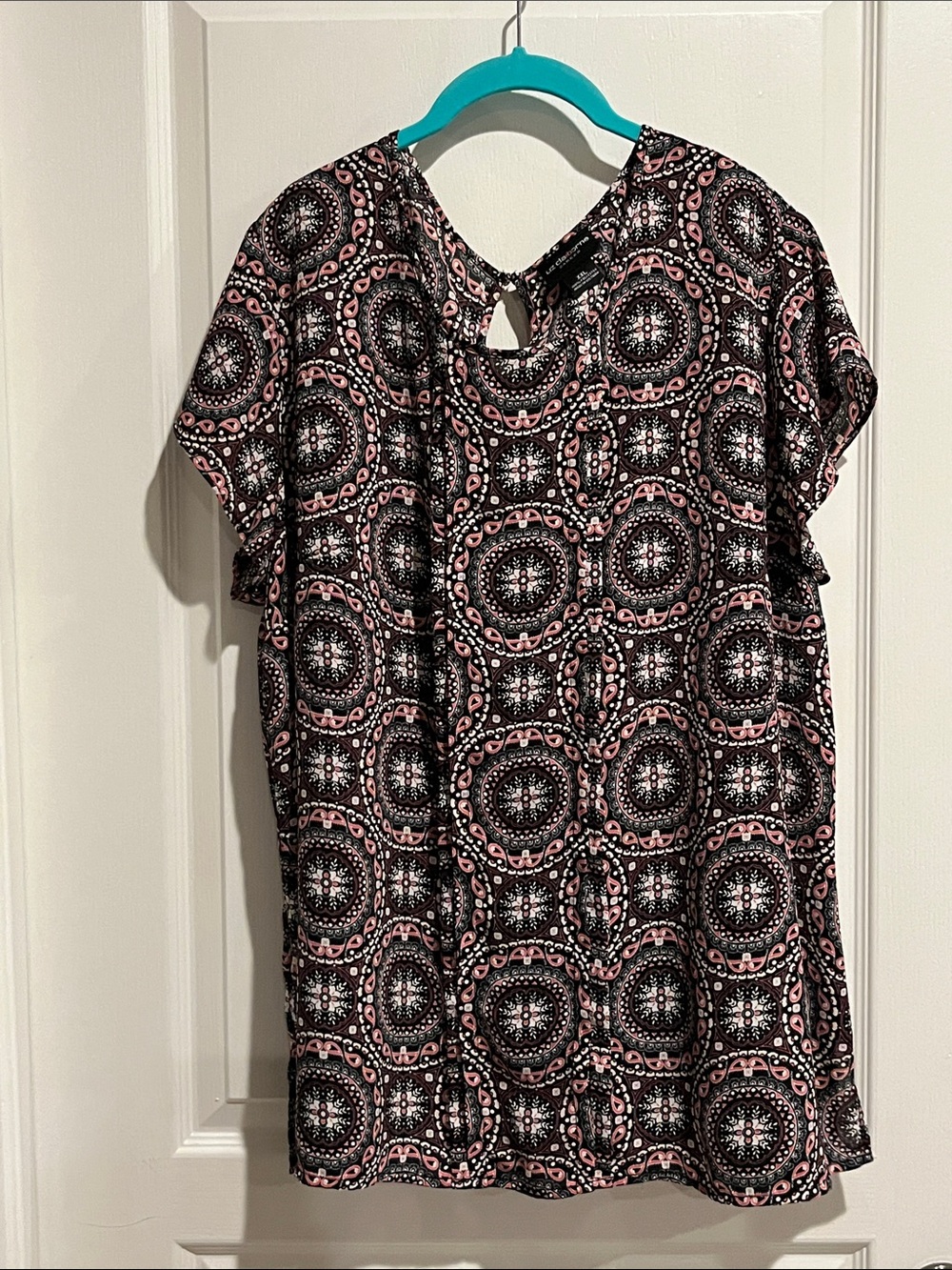 Liz Claiborne Pink and Black Medallion Short Sleeve Blouse